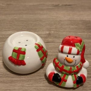 Snowman Ceramic salt snd pepper shakers